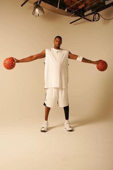 求一个麦迪的背景图片,伸开双手的那个!