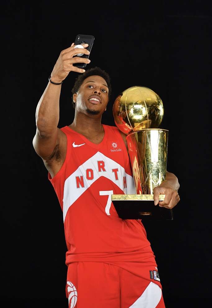 夺冠瞬间猛龙球员捧杯特写照合集