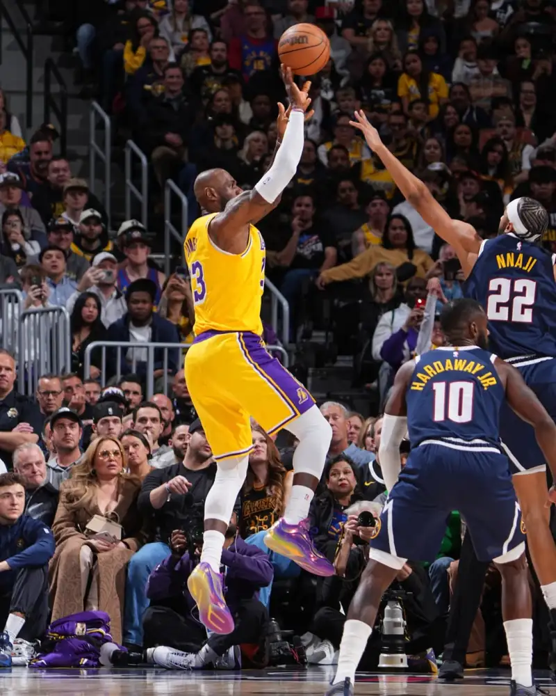 Shams：喬治左小指肌腱出現損傷 最近為能上場接受了注射治療