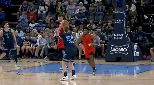 [流言板]威少在控衛歷史數據中排名：得分第一、籃板第一、助攻第四