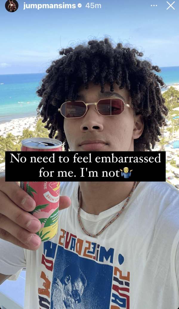 流言板西姆斯ig上晒照并配文不用为我感到尴尬我不觉得