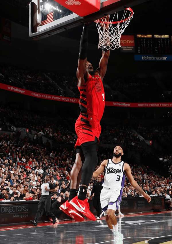 流言板也是七年老将了德安德烈艾顿晒赛场照阻挡谁