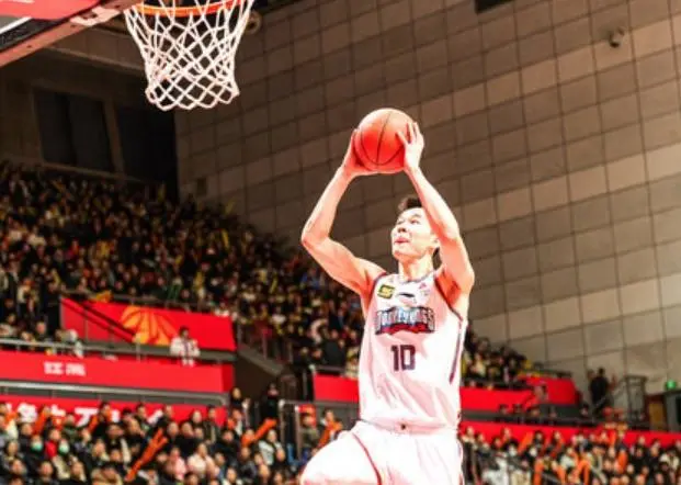 近3300名JRs打出8.2分！火箭被JRs评为最有期望夺得NBA杯冠军的球队