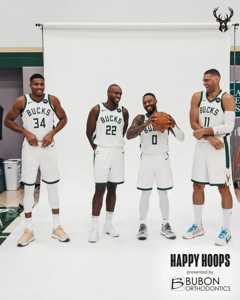 流言板准备好了吗雄鹿官方晒四大主力的合影预热周一媒体日