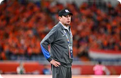 斯卢茨基：今天我们7名球员无法登场，汪海健赛前刚去过医院