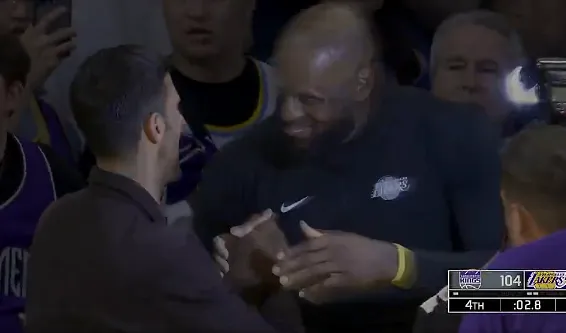 后防盯人不緊!埃里松反越位墊射破門,申花總比分被反超! 后防盯人不緊!埃里松反越位墊射破門,申花總比分被反超!