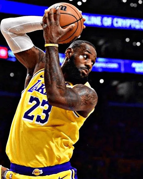 太陽報：前南安普頓主帥拉塞爾·馬丁與前性感模特結婚