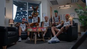 記者談亞泰主場草皮：場地雖然補了，但踩場時發(fā)現(xiàn)還是不平整