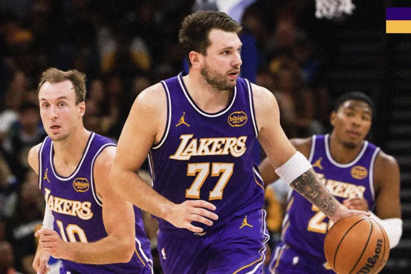 [流言板]勇記分享昨日更衣室：隊醫面無表情，庫里等人在外靜靜等待