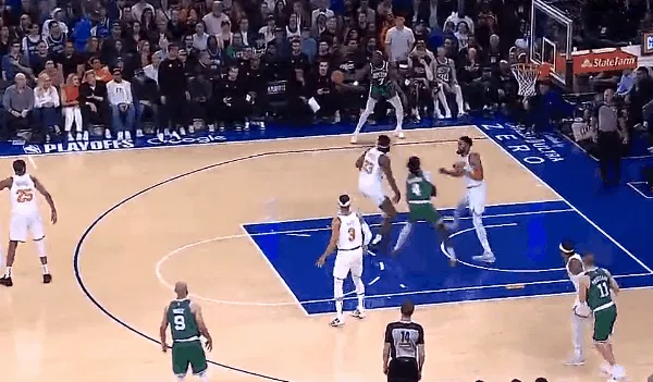 陳國豪擋拆順下打成2+1&防守端大帽對手，目前5投4中得分上雙