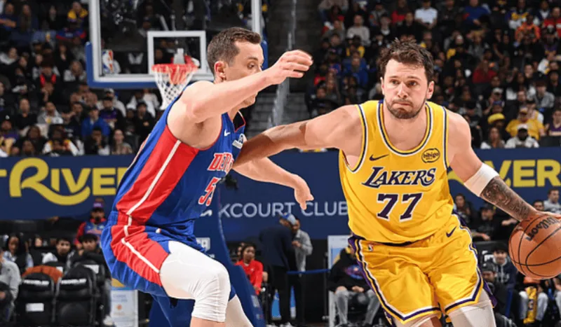 詹俊談?dòng)⒊惣咀罴亚騿T:如無(wú)意外薩拉赫將會(huì)當(dāng)選