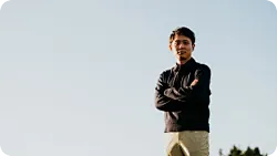 狼队官方：施佳瀛已被正式任命为狼队执行主席，将深化合作