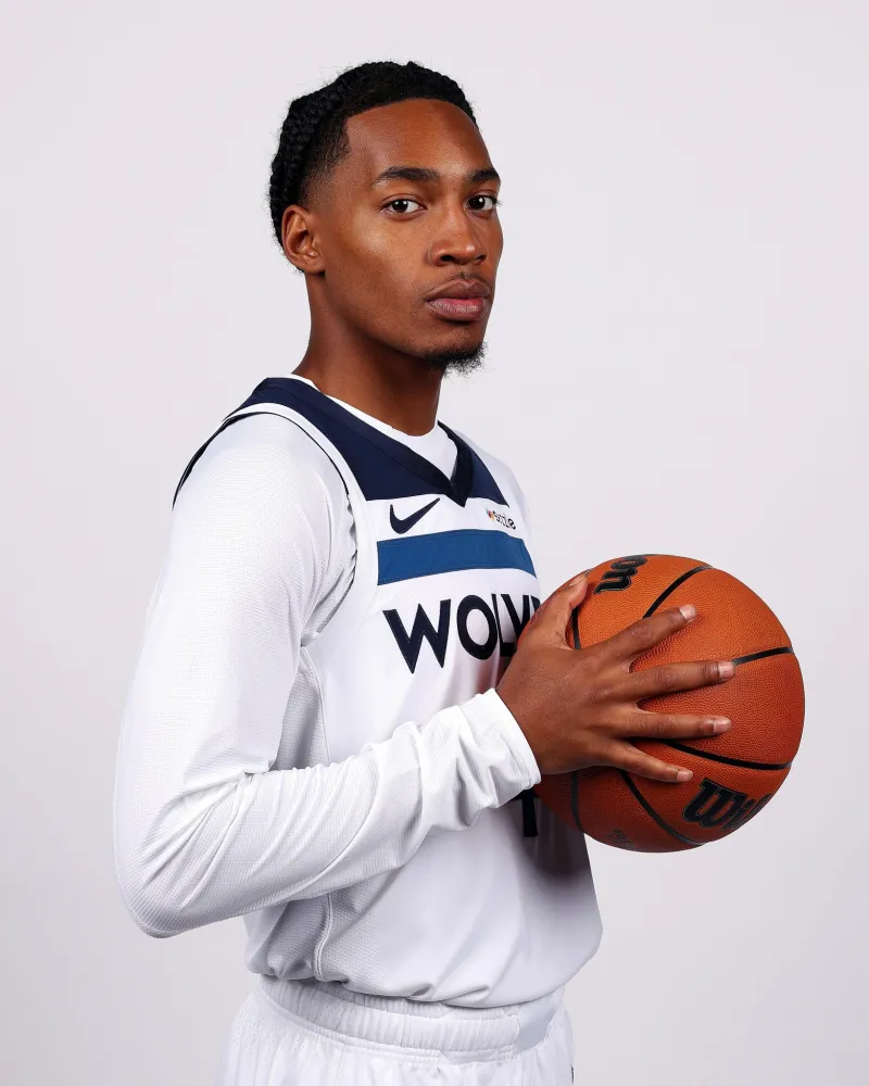 世界杯-足球赛事比分体育网流言板]21岁生日快乐！NBA官方晒照为罗伯特-迪林厄姆庆生