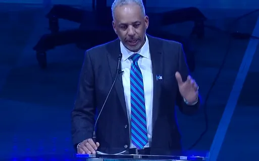 我也就被你拉黑了，別找罵