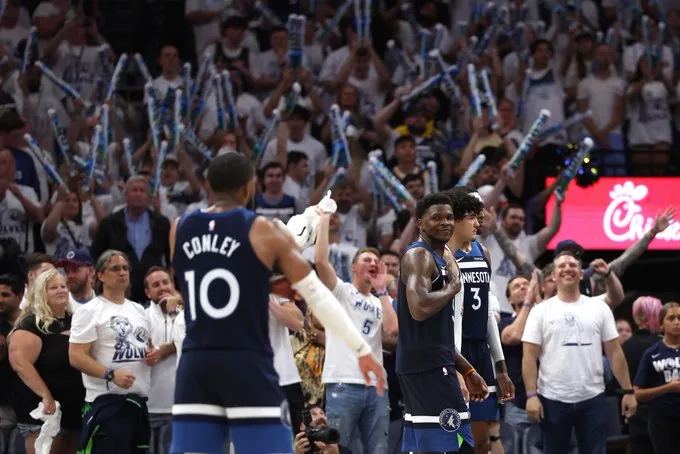 [流言板]主持小鈺分享照片：春天花和好天氣