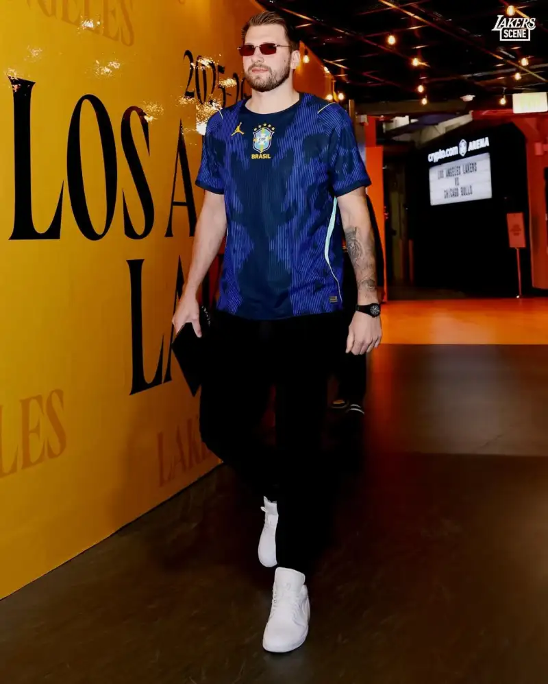 [流言板]LGD/WN第一局數據對比：小落狂鐵近乎包圍梓墨白起