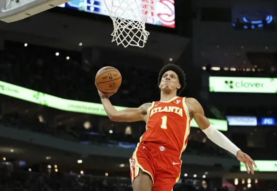 [流言板]尼克斯官方曬照：戴上斯塔德邁爾同款眼鏡出戰(zhàn)的唐斯