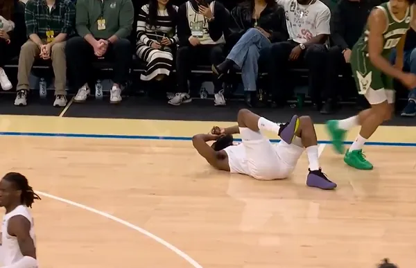 法國大區(qū)主席怒批：法甲爭冠戰(zhàn)竟隨意延期，朗斯立場被忽視