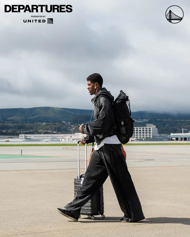 心情未受歧視事件影響，維尼修斯回到馬德里時(shí)笑容滿面